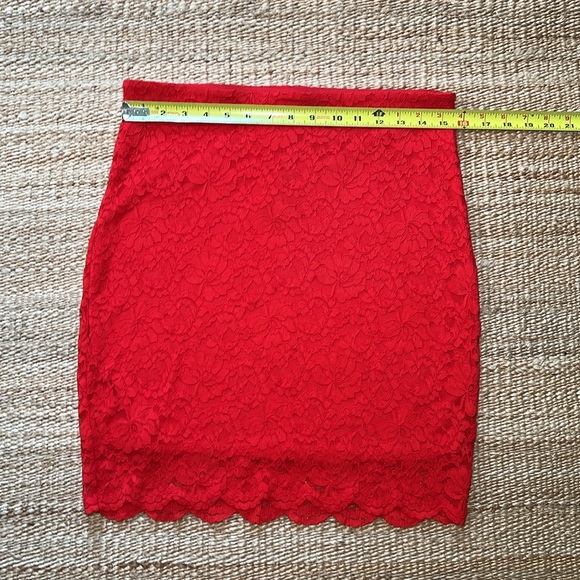 NWT Express Stretch Red Lace Skirt Mini Size Medium - Picture 5 of 9